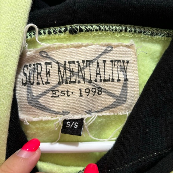 SURF MENTALITY Women’s Neon Yellow Jax Beach Hooded Hoodie Sweatshirt - size S - Picture 3 of 3